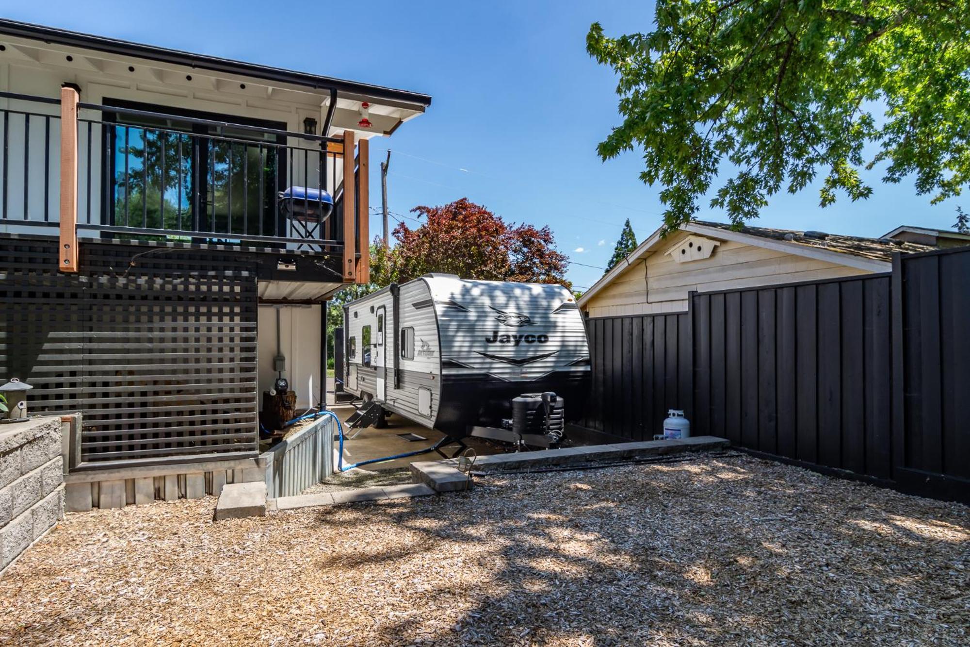 فندق Chic Rv Retreat, Stunning Yard In روزيبيورغ المظهر الخارجي الصورة